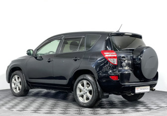 Подержанный автомобиль Toyota RAV4 2011 года (7 фото)