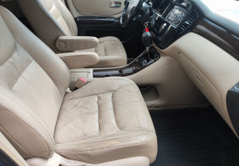 Подержанный автомобиль Toyota Highlander 2002 года (9 фото)