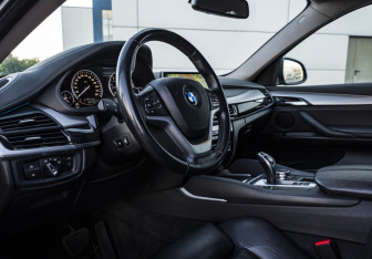 Подержанный автомобиль BMW X6 2015 года (9 фото)