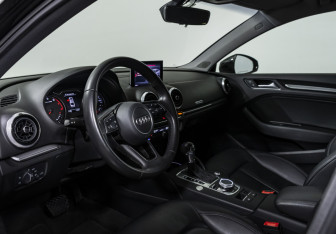 Подержанный автомобиль Audi A3 Sedan 2018 года (9 фото)