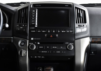 Подержанный автомобиль Toyota Land Cruiser Suv 2010 года (13 фото)