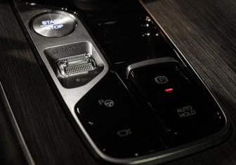 Подержанный автомобиль GAC GS8 2023 года (22 фото)