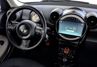 Подержанный автомобиль MINI Countryman 2012 года (29 фото)