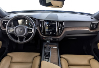 Подержанный автомобиль Volvo XC60 2020 года (14 фото)