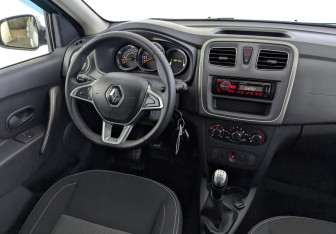 Подержанный автомобиль Renault Sandero 2021 года (26 фото)