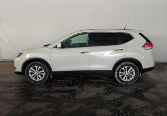 Подержанный автомобиль Nissan X-Trail 2016 года (7 фото)