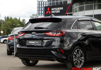 Подержанный автомобиль Kia Ceed Hatchback 2018 года (17 фото)