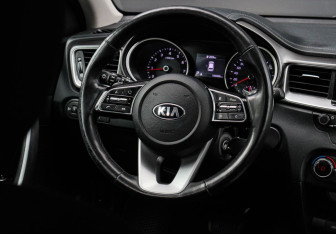 Подержанный автомобиль Kia Ceed Hatchback 2018 года (11 фото)