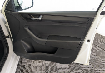 Подержанный автомобиль Skoda Rapid Liftback 2019 года (24 фото)