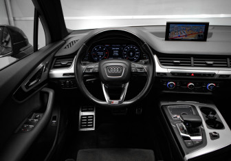 Подержанный автомобиль Audi Q7 2016 года (9 фото)