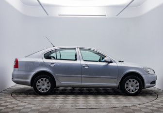Подержанный автомобиль Skoda Octavia Liftback 2010 года (4 фото)
