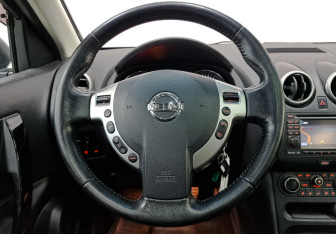 Подержанный автомобиль Nissan Qashqai 2013 года (19 фото)