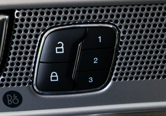 Подержанный автомобиль Ford Explorer 2020 года (19 фото)