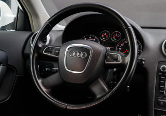 Подержанный автомобиль Audi A3 Hatchback 2012 года (17 фото)