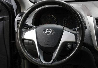 Подержанный автомобиль Hyundai Solaris Sedan 2012 года (15 фото)