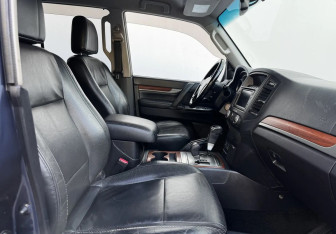 Подержанный автомобиль Mitsubishi Pajero 2008 года (10 фото)