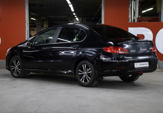 Подержанный автомобиль Peugeot 408 2012 года (7 фото)