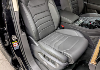 Подержанный автомобиль Volkswagen Touareg 2019 года (24 фото)