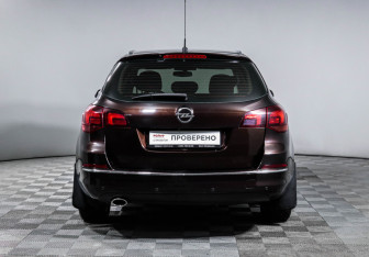 Подержанный автомобиль Opel Astra Wagon 2014 года (6 фото)