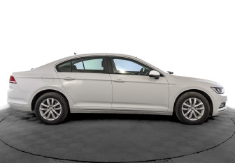 Подержанный автомобиль Volkswagen Passat Sedan 2019 года (4 фото)