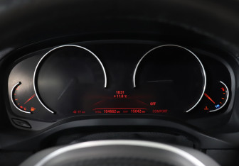 Подержанный автомобиль BMW X4 2018 года (11 фото)