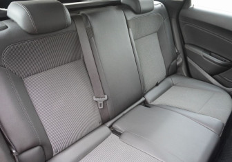 Подержанный автомобиль Opel Astra Wagon 2013 года (12 фото)