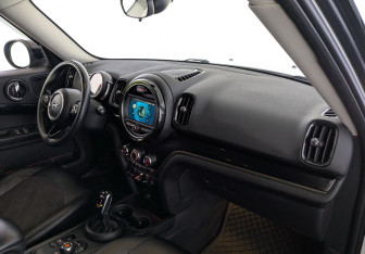 Подержанный автомобиль MINI Countryman 2019 года (22 фото)