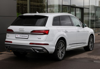 Подержанный автомобиль Audi Q7 2020 года (5 фото)