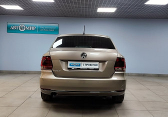 Подержанный автомобиль Volkswagen Polo Sedan 2016 года (6 фото)