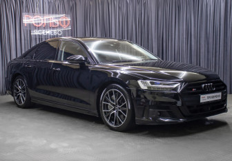Подержанный автомобиль Audi S8 2021 года (3 фото)