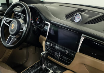 Подержанный автомобиль Porsche Macan 2019 года (9 фото)