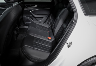 Подержанный автомобиль Audi A6 Sedan 2020 года (10 фото)