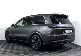 Подержанный автомобиль LiXiang L9 2023 года (7 фото)