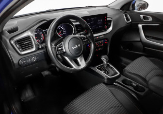 Подержанный автомобиль Kia Ceed Hatchback 2022 года (7 фото)