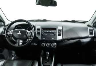 Подержанный автомобиль Mitsubishi Outlander 2012 года (7 фото)