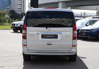 Подержанный автомобиль Mercedes-Benz Viano 2010 года (6 фото)