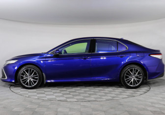 Подержанный автомобиль Toyota Camry Sedan 2021 года (8 фото)