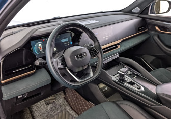 Подержанный автомобиль Geely Monjaro 2023 года (15 фото)