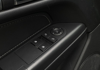 Подержанный автомобиль Opel Astra Hatchback 2010 года (17 фото)