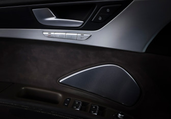 Подержанный автомобиль Audi A8 2016 года (21 фото)