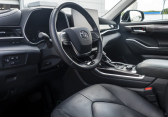 Подержанный автомобиль Toyota Highlander 2025 года (9 фото)