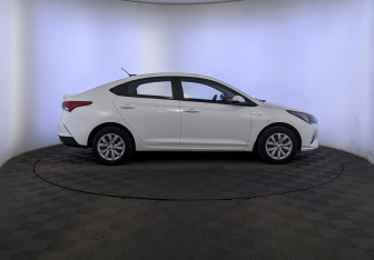 Подержанный автомобиль Hyundai Solaris Sedan 2021 года (4 фото)