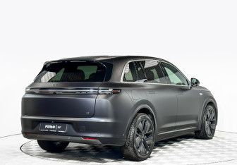 Подержанный автомобиль LiXiang L7 2023 года (5 фото)