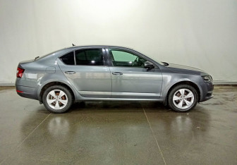 Подержанный автомобиль Skoda Octavia Liftback 2019 года (8 фото)