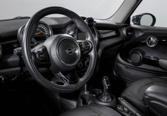Подержанный автомобиль MINI Hatch 2019 года (6 фото)