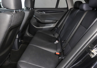 Подержанный автомобиль BMW X1 2012 года (10 фото)