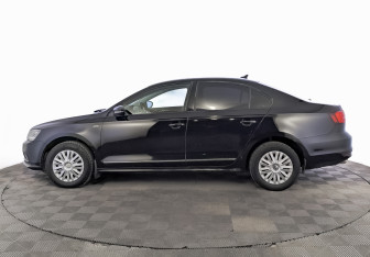 Подержанный автомобиль Volkswagen Jetta Sedan 2018 года (8 фото)