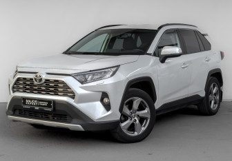 Подержанный автомобиль Toyota RAV4 2021 года (8 фото)