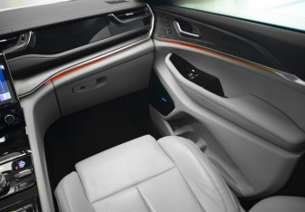Подержанный автомобиль Jeep Grand Cherokee 2022 года (27 фото)
