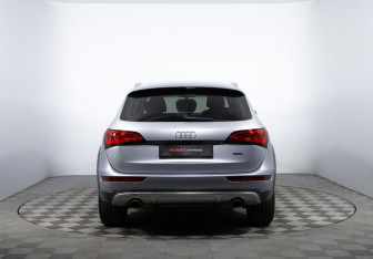 Подержанный автомобиль Audi Q5 2015 года (6 фото)
